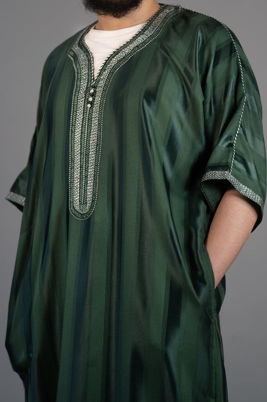 Why do moroccan thobes have one pocket?